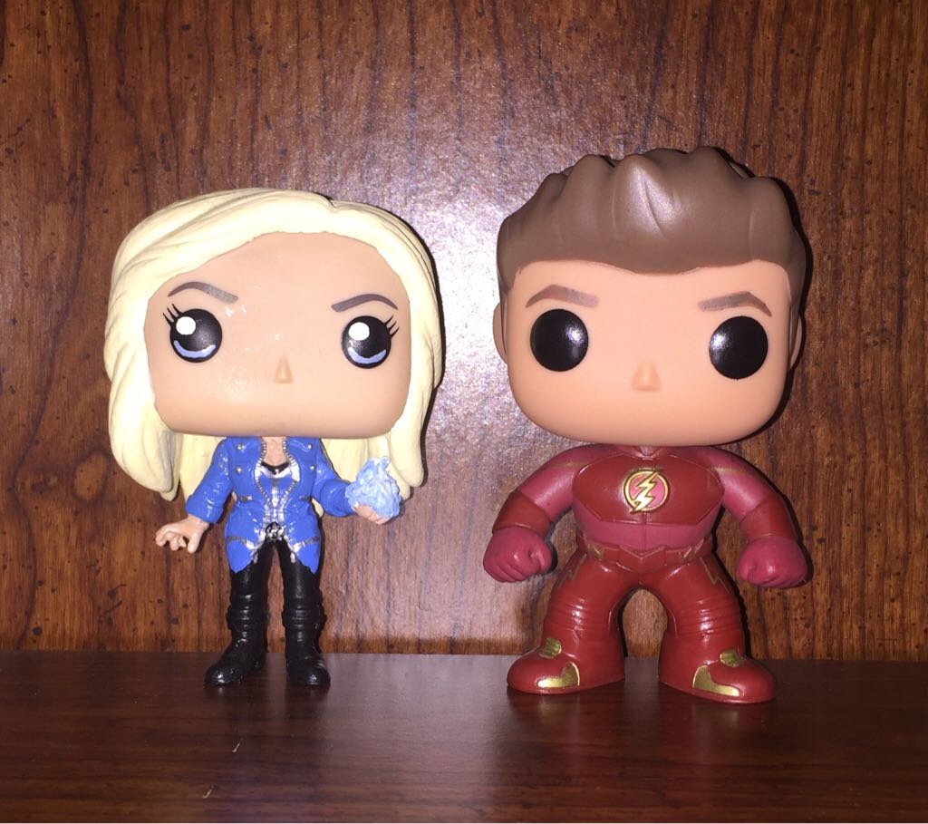 Killer Frost - The Flash vinyl figure collectible - Main Image 2