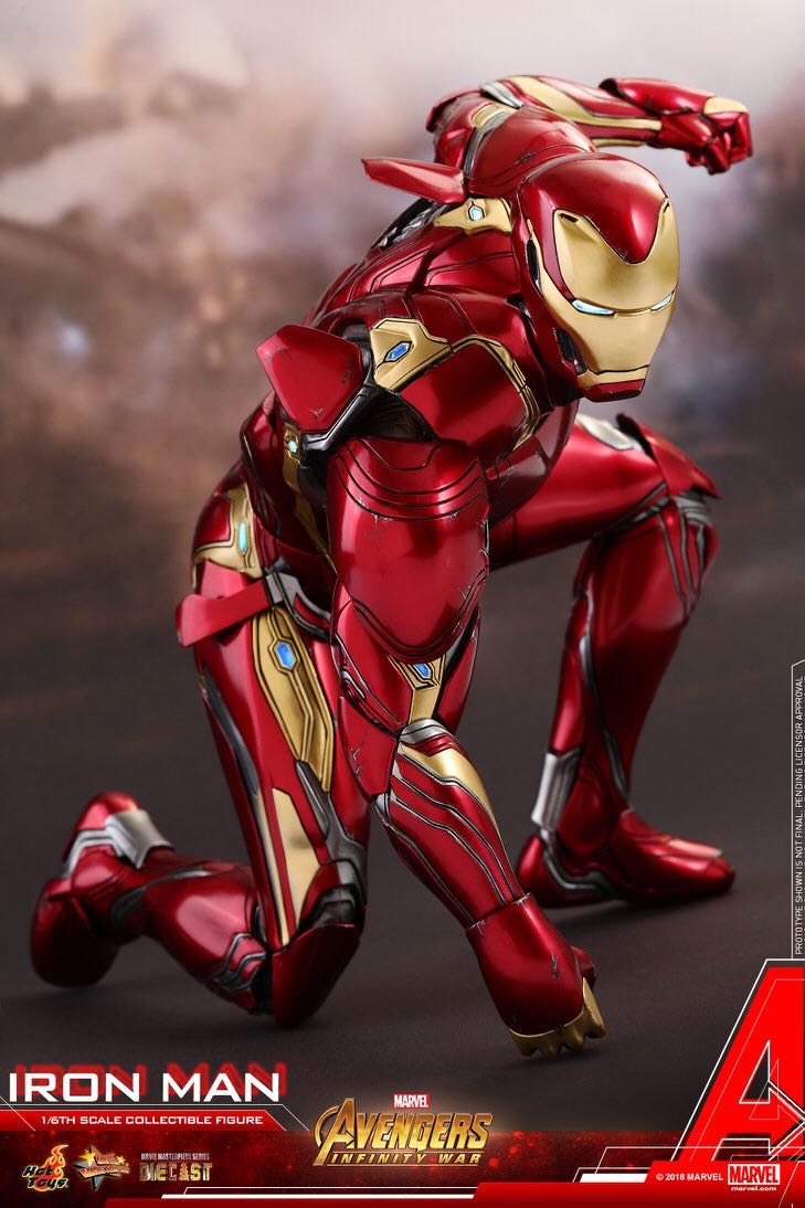 Iron Man MK 50 - Marvel Universe vinyl figure collectible - Main Image 3