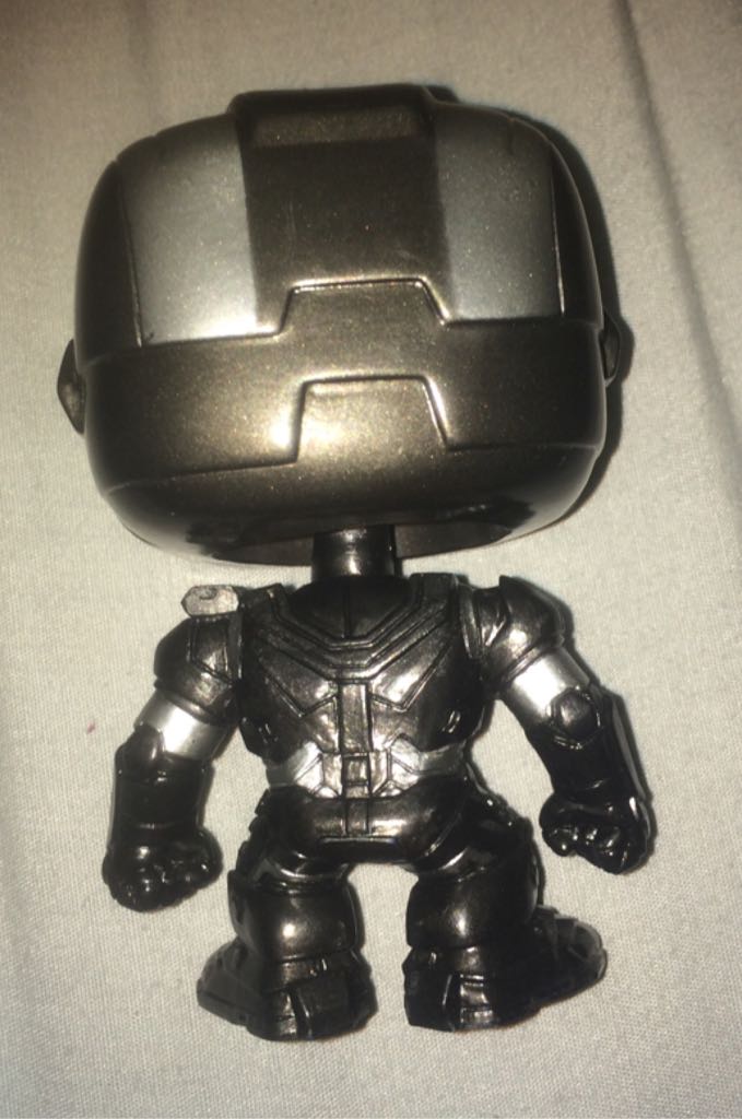 War Machine - Iron Man vinyl figure collectible [Barcode 830395030777] - Main Image 2