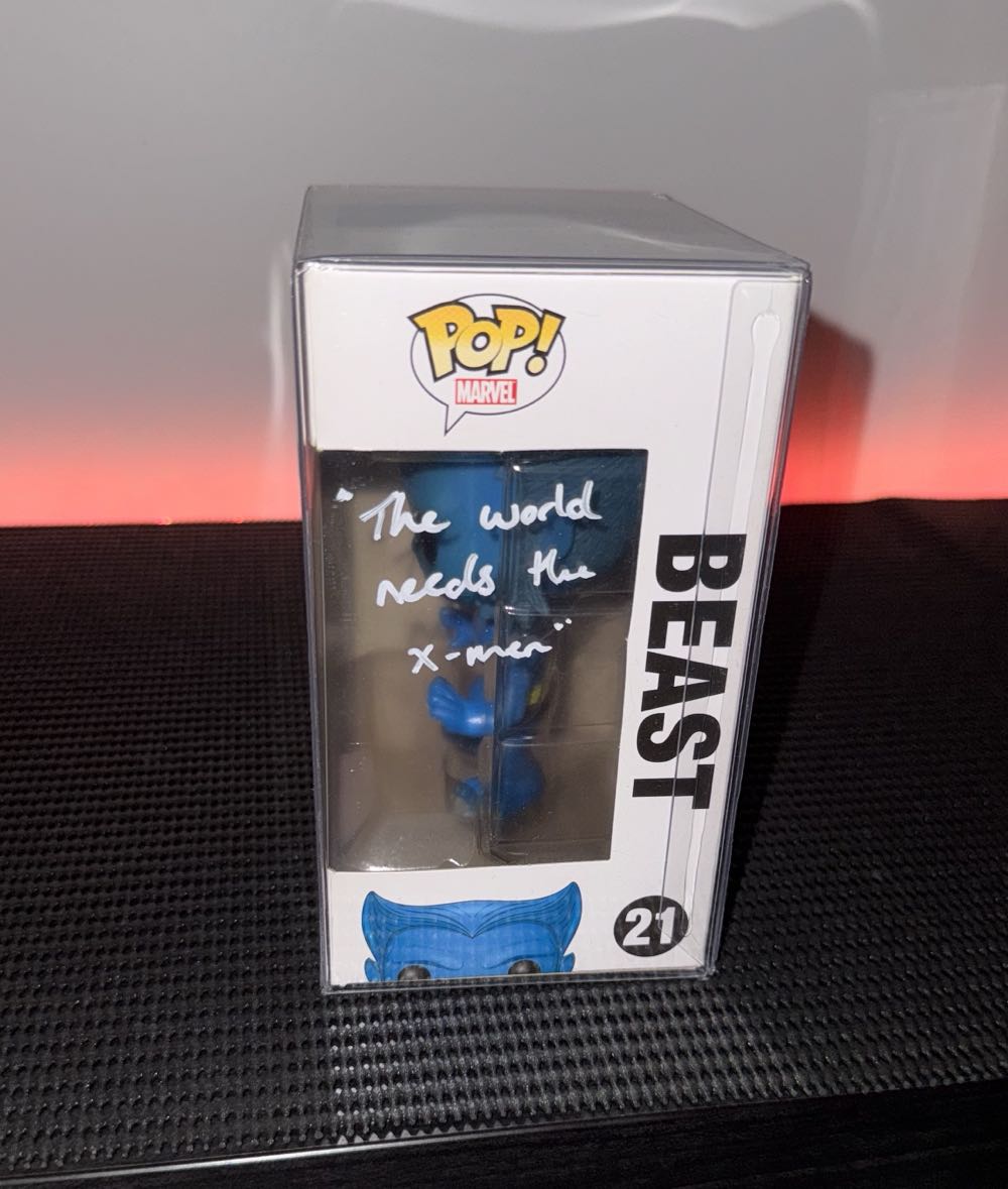 Beast - X-Men vinyl figure collectible [Barcode 830395030548] - Main Image 3