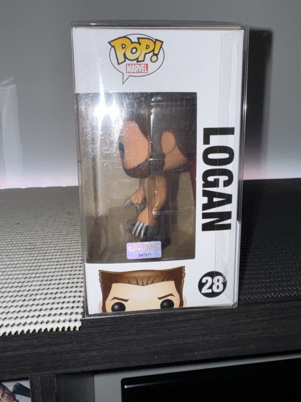 Logan - Marvel Universe vinyl figure collectible [Barcode 830395031842] - Main Image 4