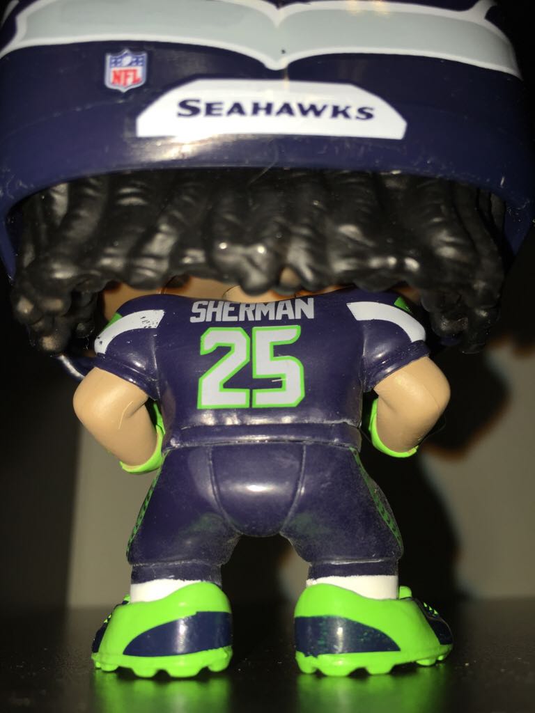 Richard Sherman - NFL vinyl figure collectible [Barcode 849803045302] - Main Image 2