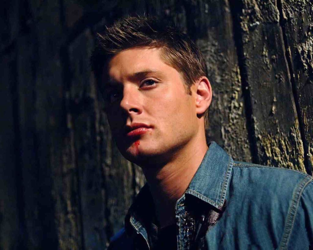 Dean - Supernatural vinyl figure collectible [Barcode 849803037369] - Main Image 2