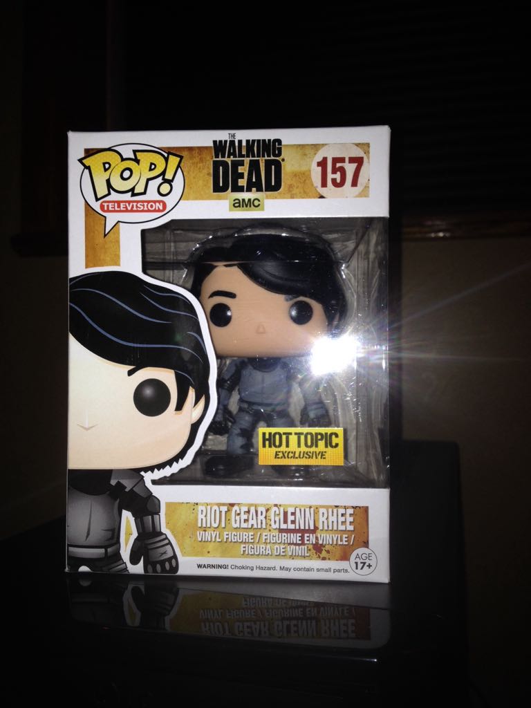 Riot Gear Glenn Rhee - The Walking Dead vinyl figure collectible [Barcode 849803044268] - Main Image 2