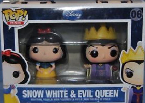 Snow White & Evil Queen - Disney vinyl figure collectible [Barcode 849803035976] - Main Image 2
