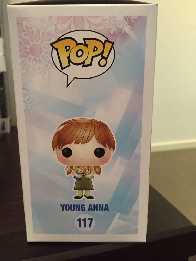 Young Anna - Frozen vinyl figure collectible [Barcode 849803048310] - Main Image 2