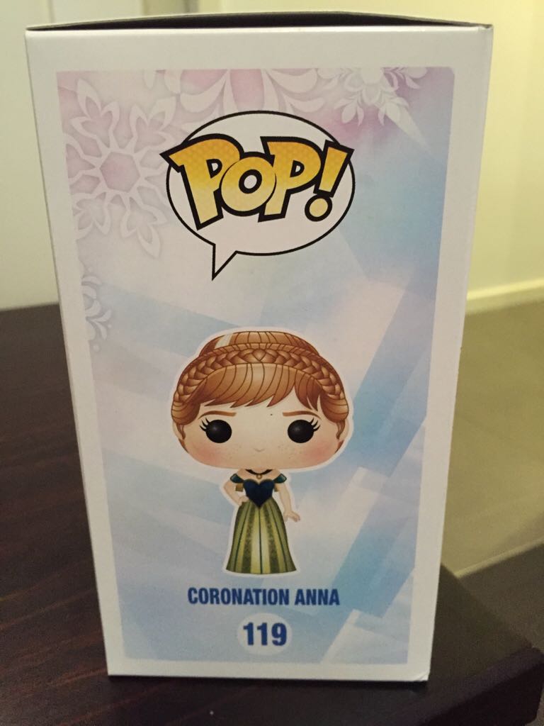 Coronation Anna - Frozen vinyl figure collectible [Barcode 849803048334] - Main Image 2