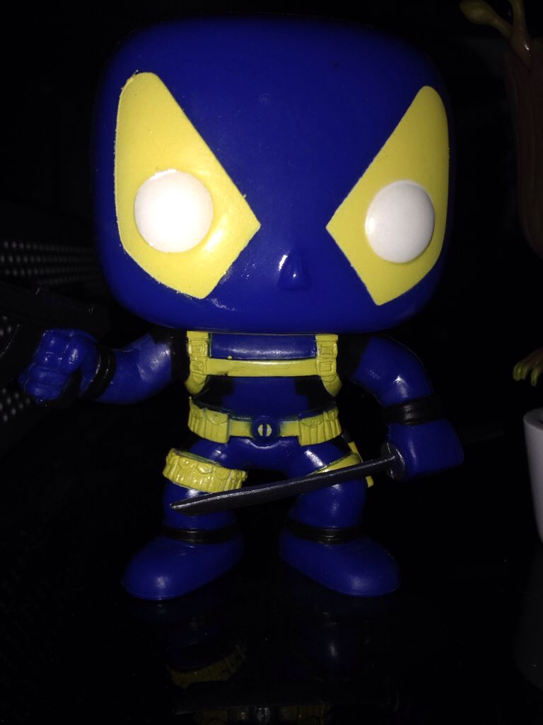 X-Men Deadpool - Marvel Universe vinyl figure collectible - Main Image 2