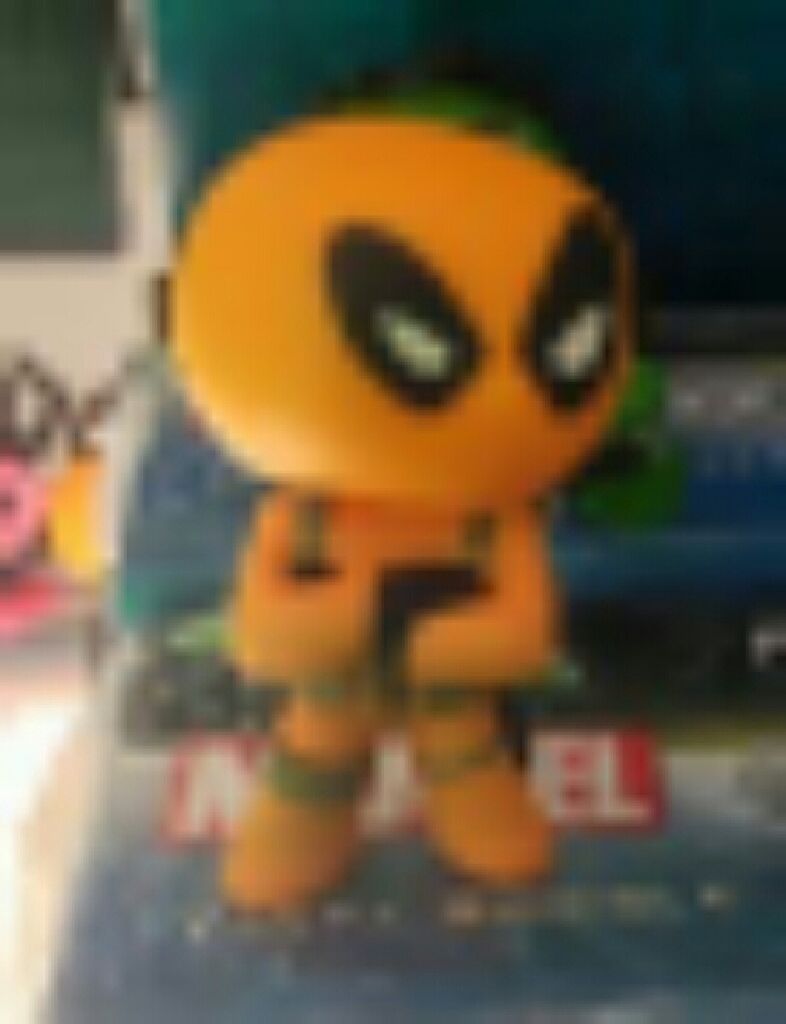 Marvel Mystery Minis Deadpool hot topic - Marvel Universe vinyl figure collectible - Main Image 2