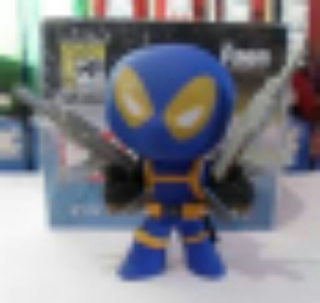 Marvel Mystery Minis Deadpool - Marvel Universe vinyl figure collectible - Main Image 2