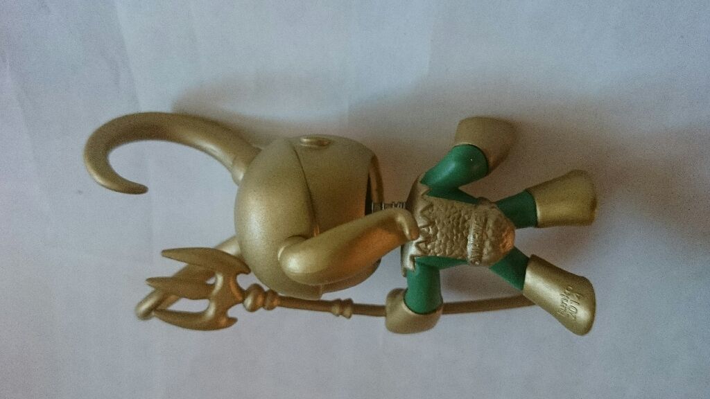 Loki - Thor vinyl figure collectible - Main Image 2