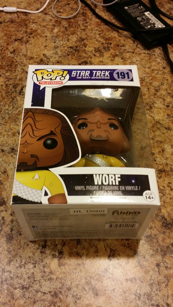 Worf - Star Trek vinyl figure collectible [Barcode 849803049010] - Main Image 2