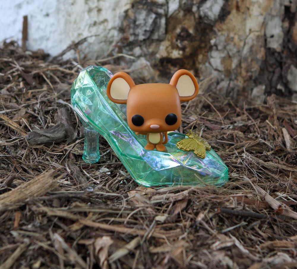 Gus Gus In Slipper - Cinderella vinyl figure collectible [Barcode 849803051945] - Main Image 4