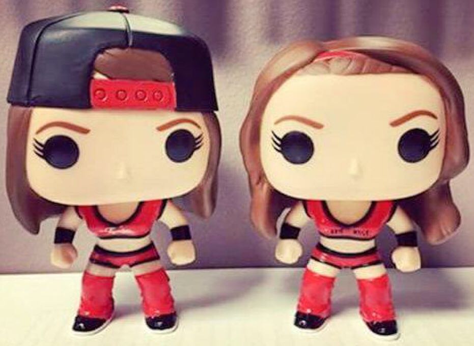 Brie & Nikki (2 Pack) (Red) - WWE vinyl figure collectible [Barcode 849803054410] - Main Image 2