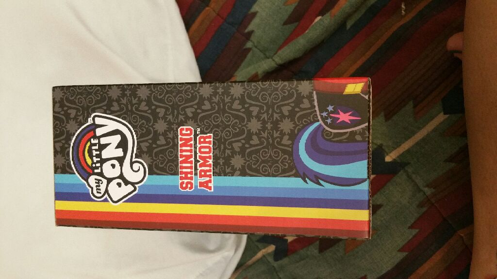 Shining Armor - My Little Pony vinyl figure collectible [Barcode 849803053499] - Main Image 2