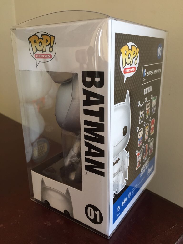 Batman - DC Universe vinyl figure collectible [Barcode 849803059767] - Main Image 2