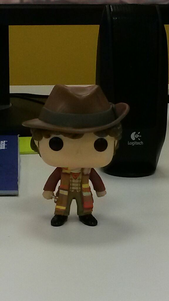 4th Doctor - Doctor Who vinyl figure collectible [Barcode 849803046293] - Main Image 2