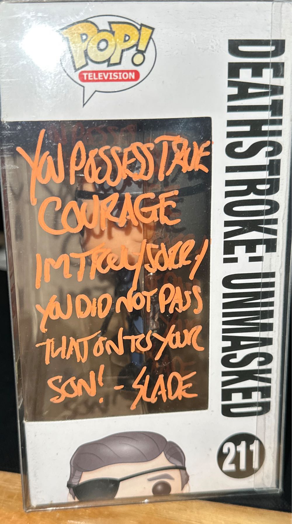 Deathstroke Unmasked ✍🏼 - Arrow vinyl figure collectible [Barcode 849803055554] - Main Image 3