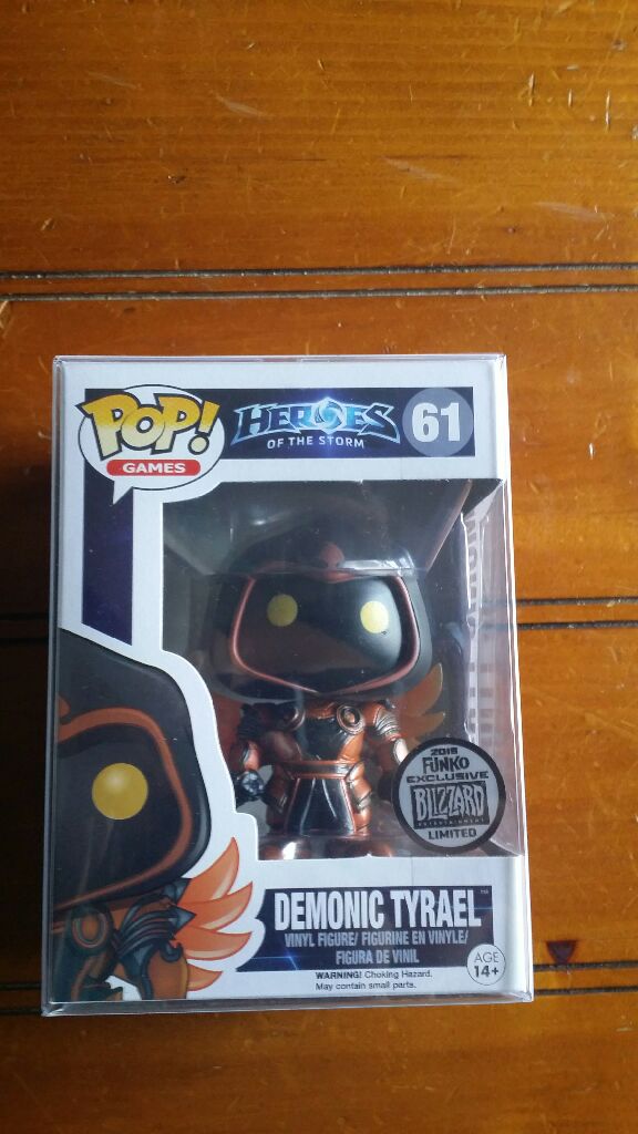 Demonic Tyrael  vinyl figure collectible [Barcode 849803057350] - Main Image 2