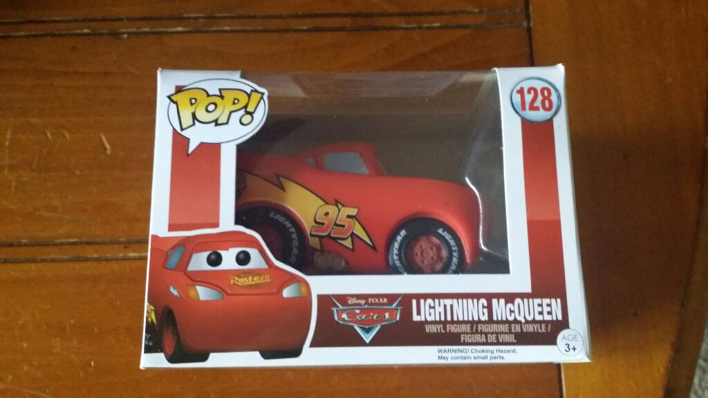 Lightning McQueen - Cars vinyl figure collectible - Main Image 2