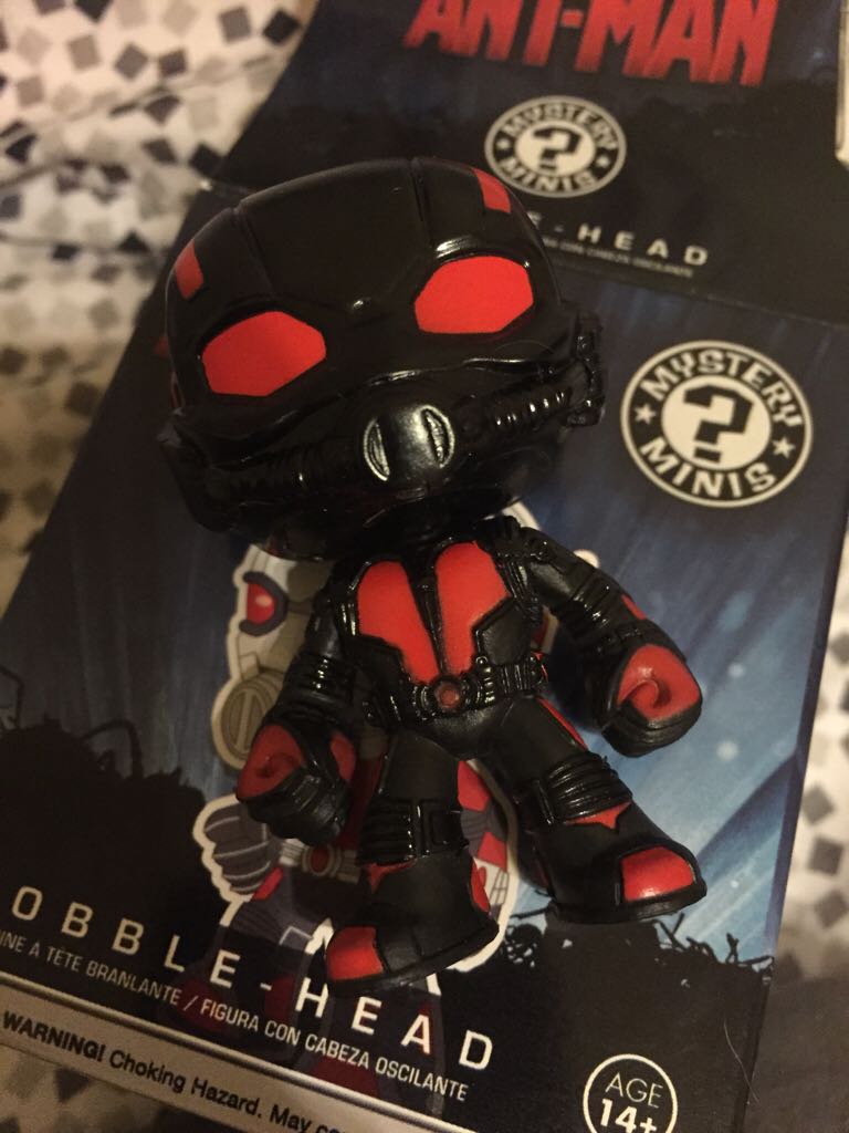 Ant-Man (2015 Movie) - Marvel Universe vinyl figure collectible - Main Image 2