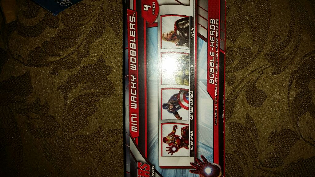 avengers aou - Marvel Universe vinyl figure collectible [Barcode 849803051624] - Main Image 2