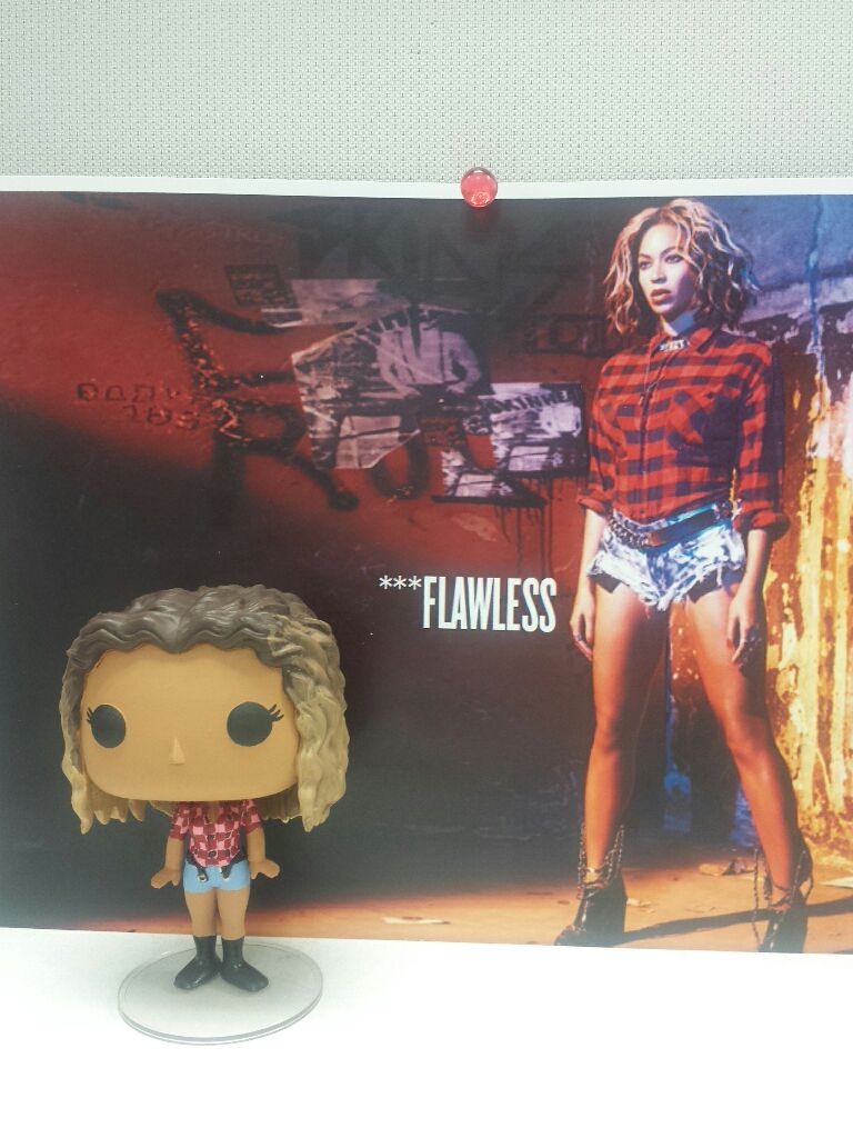 Beyoncé  vinyl figure collectible - Main Image 2