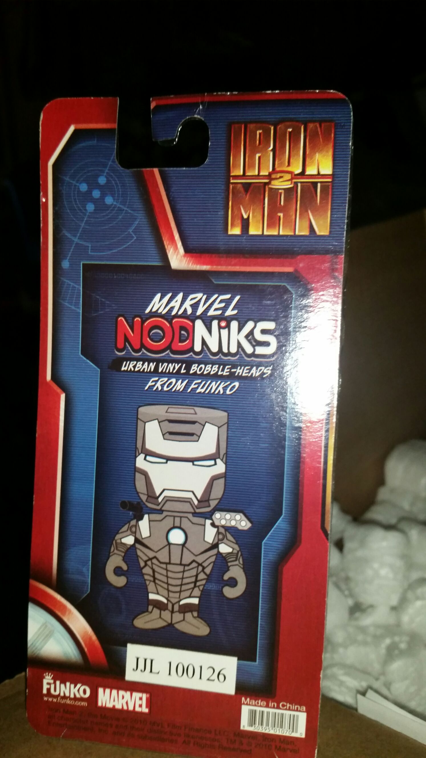 War Machine - Iron Man vinyl figure collectible [Barcode 830395010700] - Main Image 2