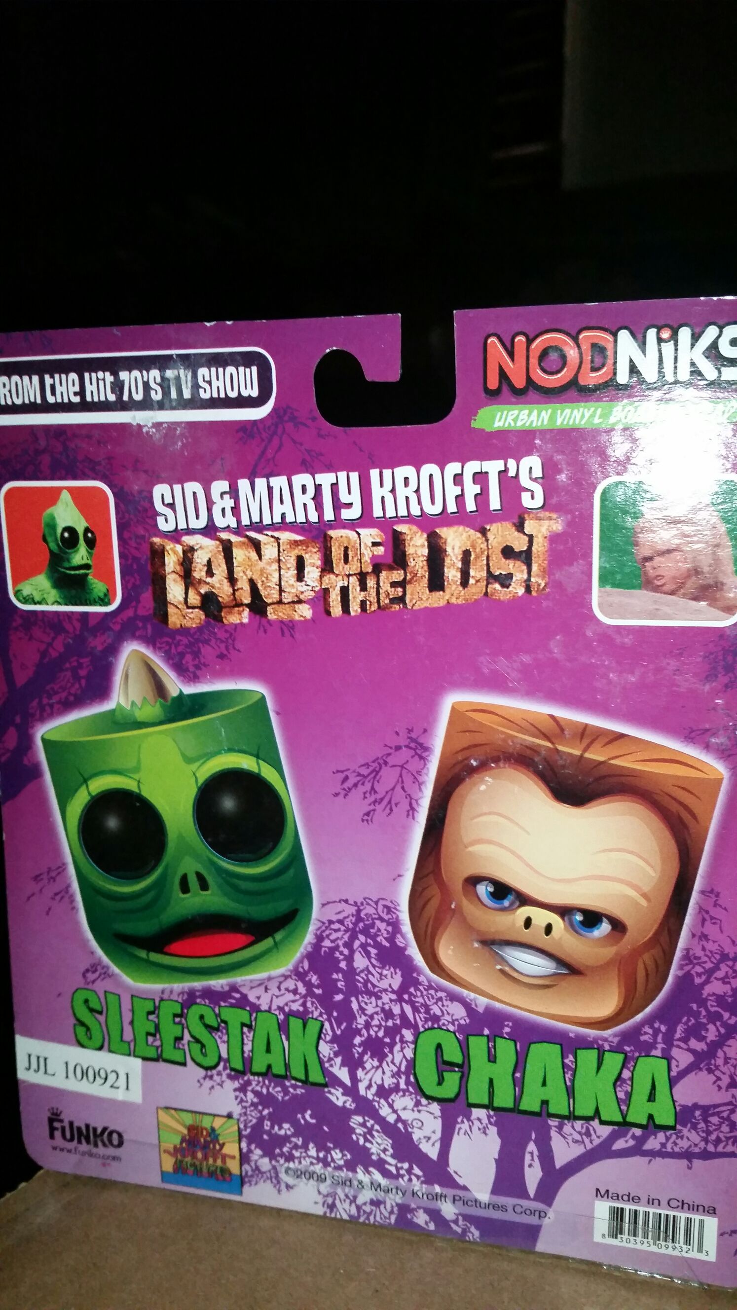 Sleestak & Chaka  vinyl figure collectible [Barcode 830395099323] - Main Image 2