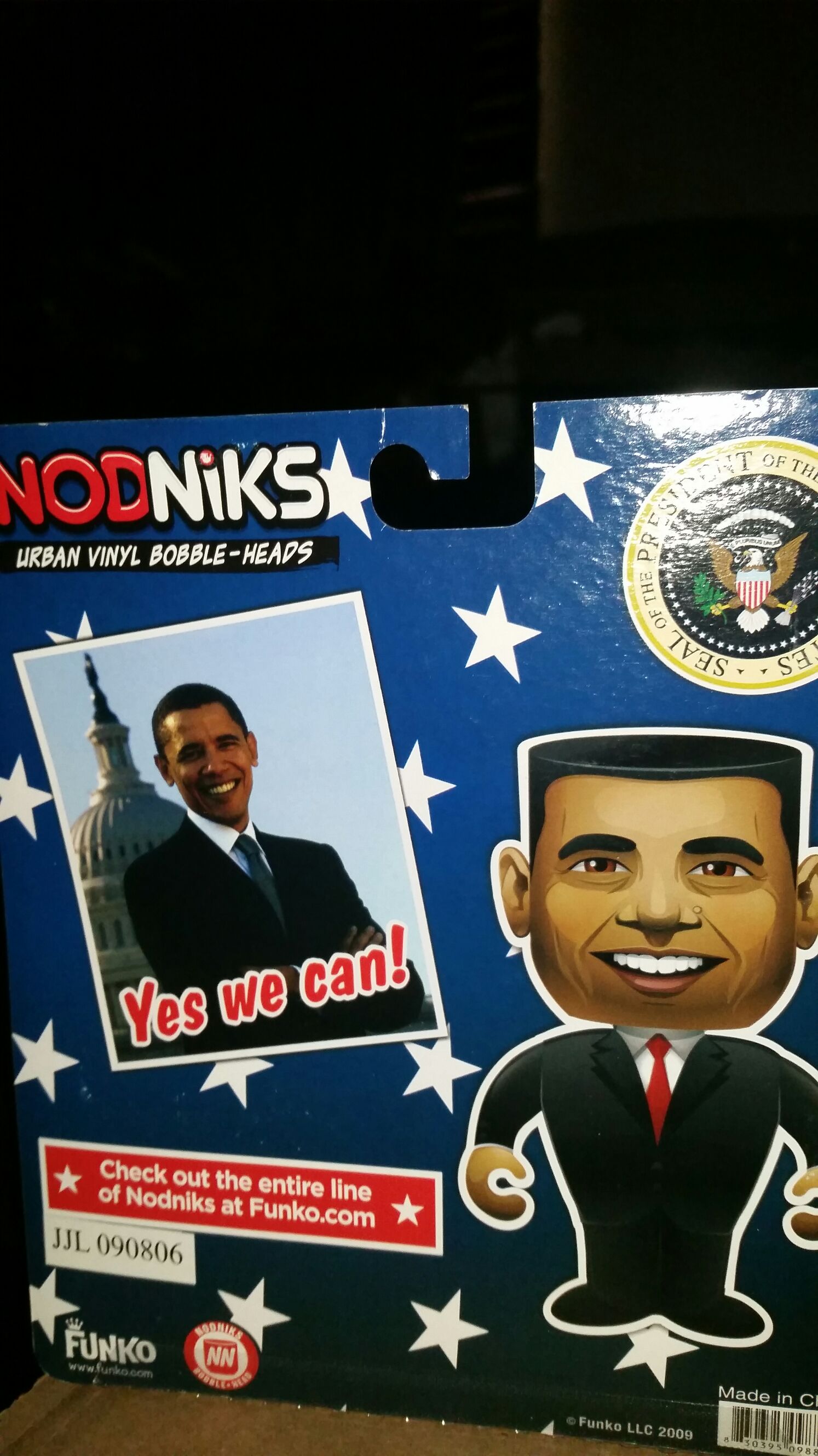 President Obama & Super Obama  vinyl figure collectible [Barcode 830395098838] - Main Image 2