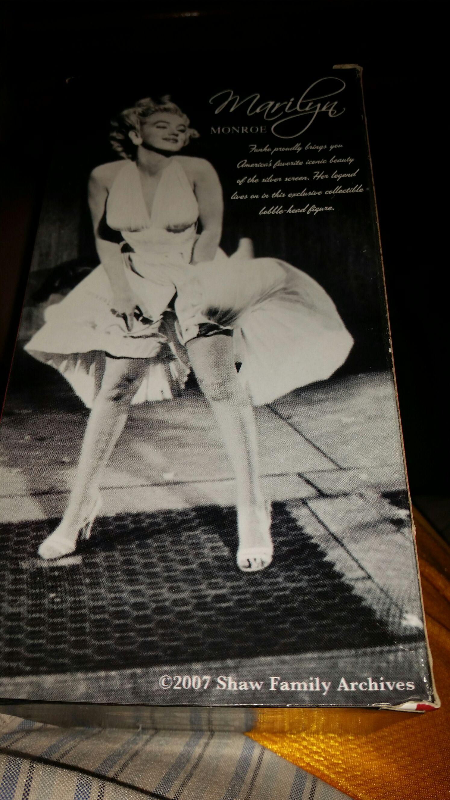 Marilyn Monroe  vinyl figure collectible [Barcode 830395082257] - Main Image 2