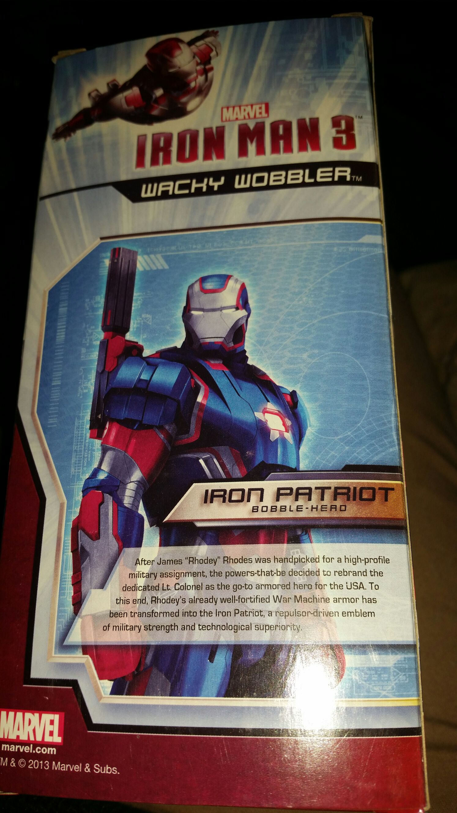 Iron Patriot - The Avengers vinyl figure collectible [Barcode 830395031255] - Main Image 2