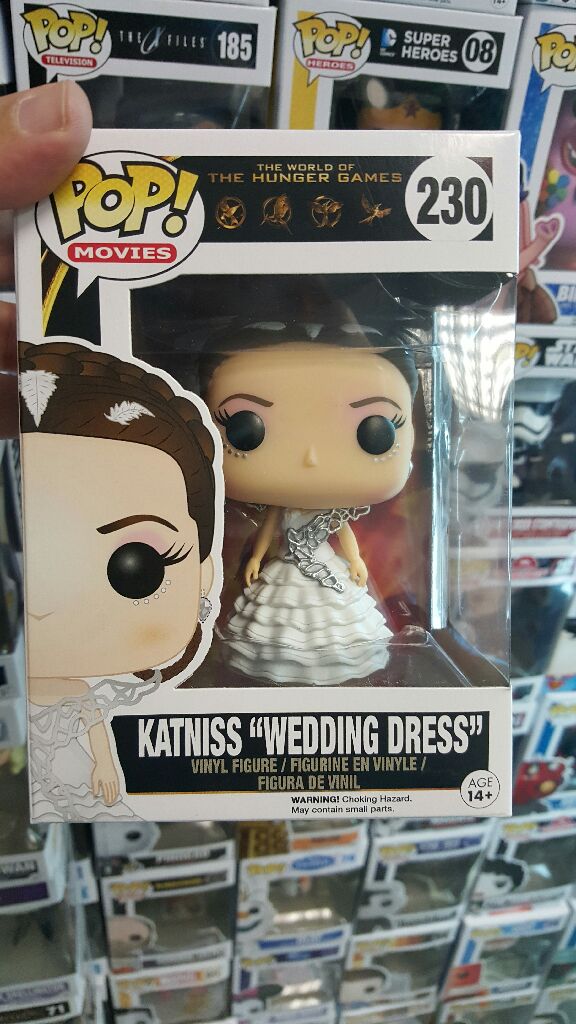 Katniss Wedding Dress - The Hunger Games vinyl figure collectible - Main Image 2