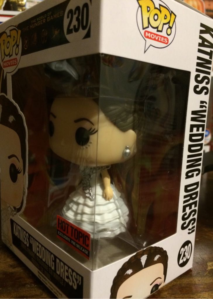 Katniss ”Wedding Dress” - The Hunger Games vinyl figure collectible [Barcode 849803062057] - Main Image 2