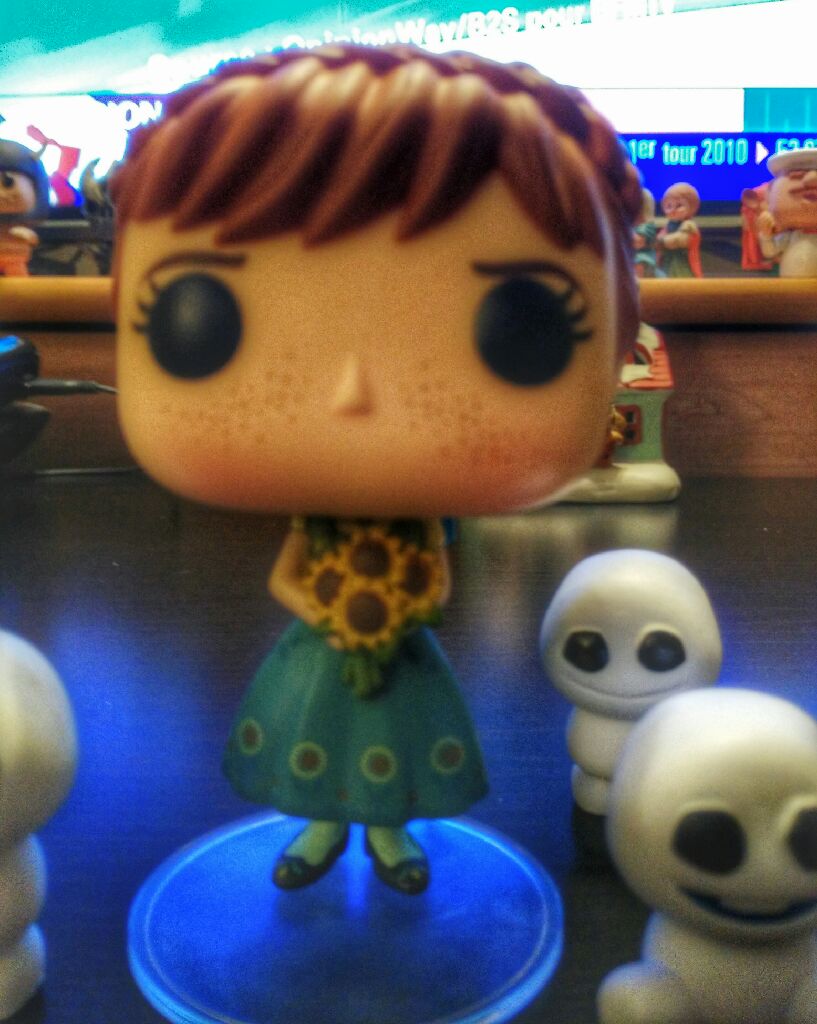 Frozen Fever Anna - Frozen vinyl figure collectible - Main Image 2