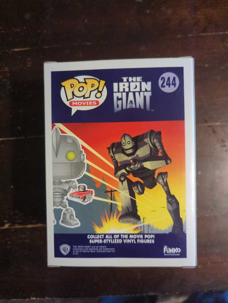 The Iron Giant With Car - The Iron Giant vinyl figure collectible [Barcode 849803064129] - Main Image 3