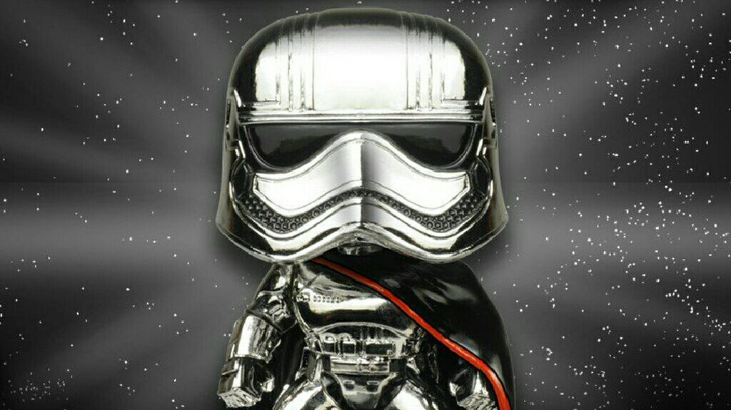 Captain Phasma (chrome) - Star Wars vinyl figure collectible - Main Image 2