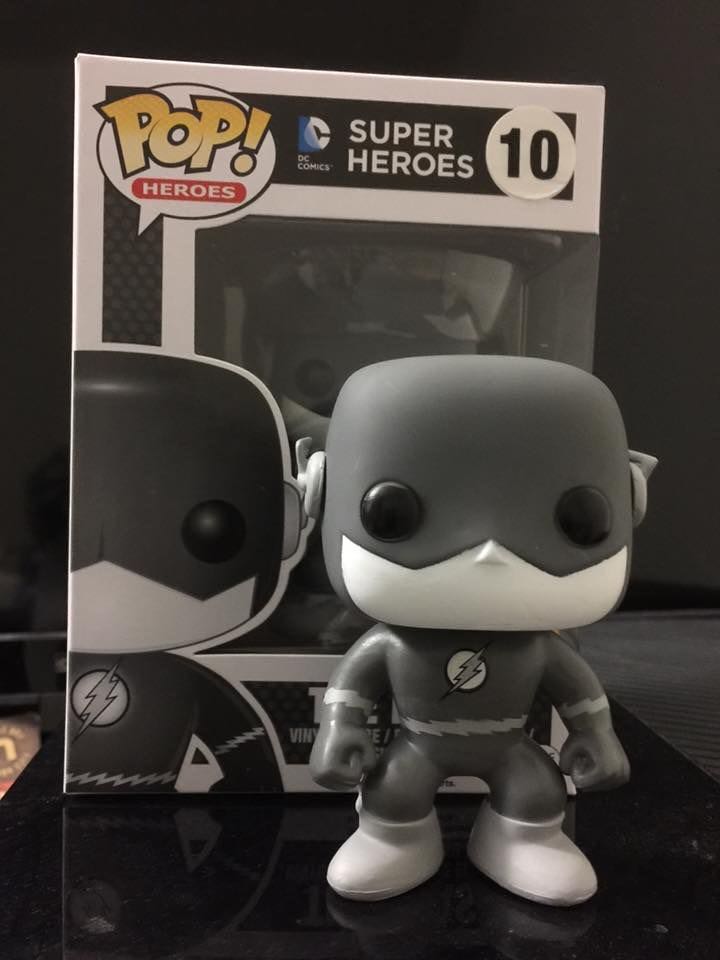 Flash [Black & White] - DC Universe vinyl figure collectible [Barcode 849803076153] - Main Image 4