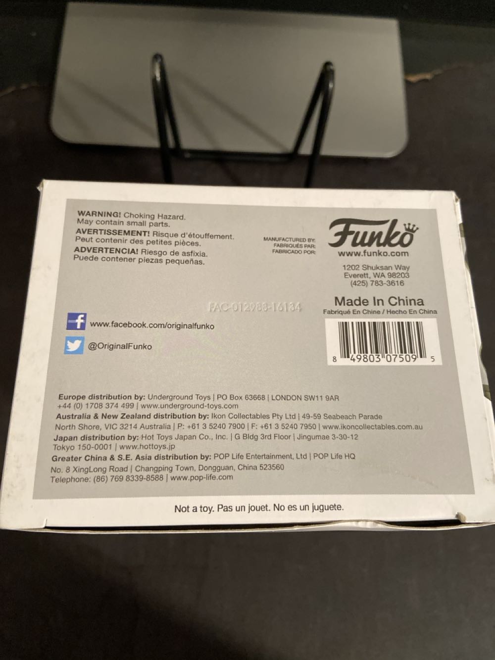 Marvel: Punisher (Nemesis) - Marvel Universe vinyl figure collectible [Barcode 849803075095] - Main Image 3