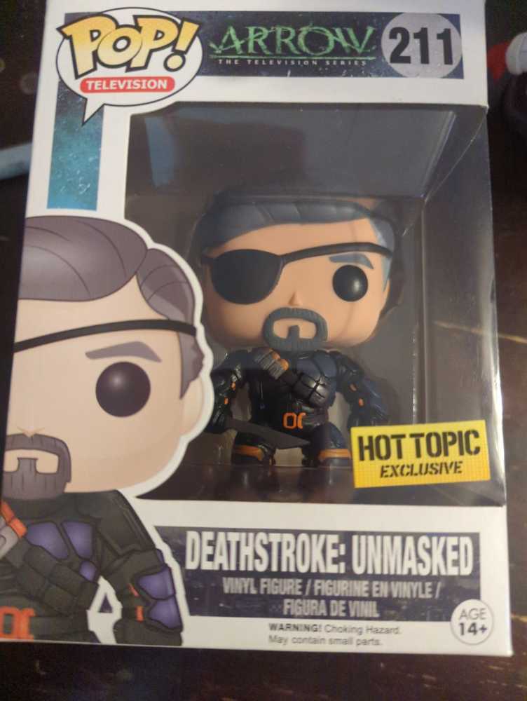Deathstroke: Unmasked - Arrow vinyl figure collectible - Main Image 2