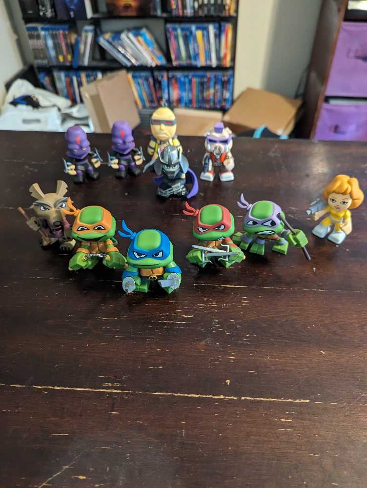 April O’Neil - Teenage Mutant Ninja Turtles vinyl figure collectible - Main Image 4