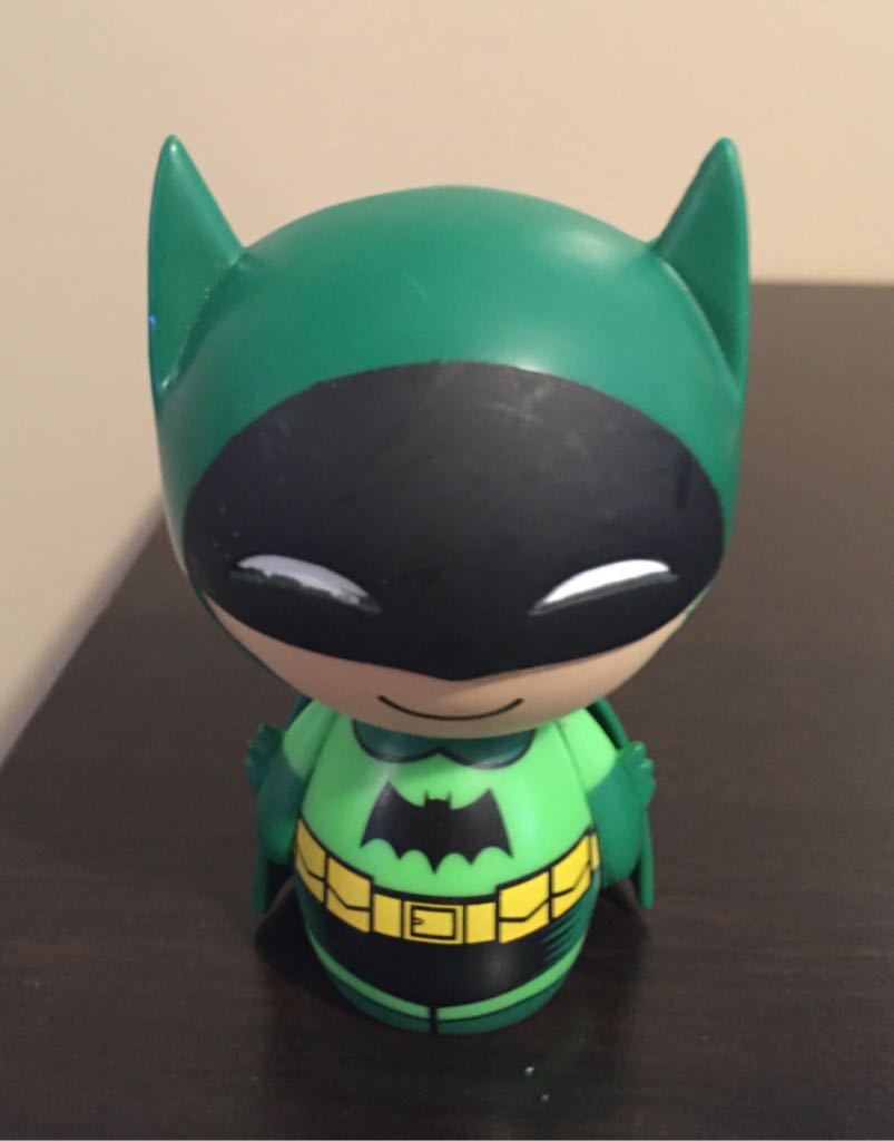 Batman Pink - Batman vinyl figure collectible [Barcode 849803069636] - Main Image 2