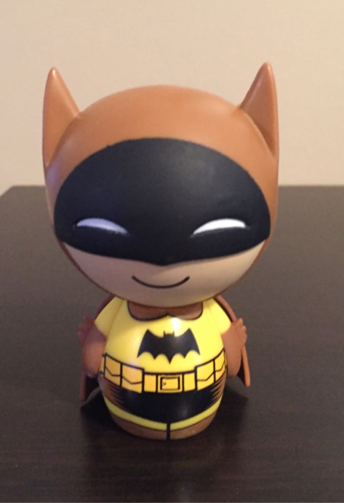 Batman Yellow - Batman vinyl figure collectible [Barcode 849803069643] - Main Image 2