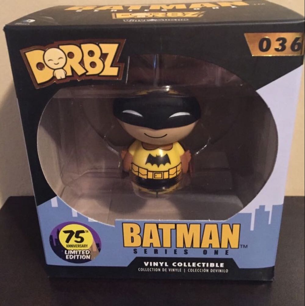 Batman Yellow - Batman vinyl figure collectible [Barcode 849803069643] - Main Image 3