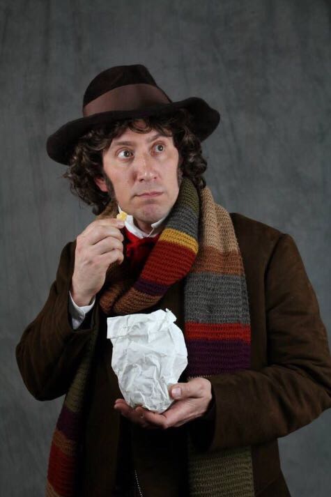 Doctor Who - Fourth Doctor with Jelly babies - Doctor Who vinyl figure collectible - Main Image 3