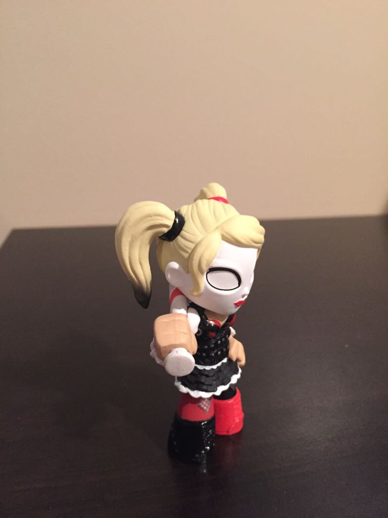 Harley Quinn  vinyl figure collectible - Main Image 2