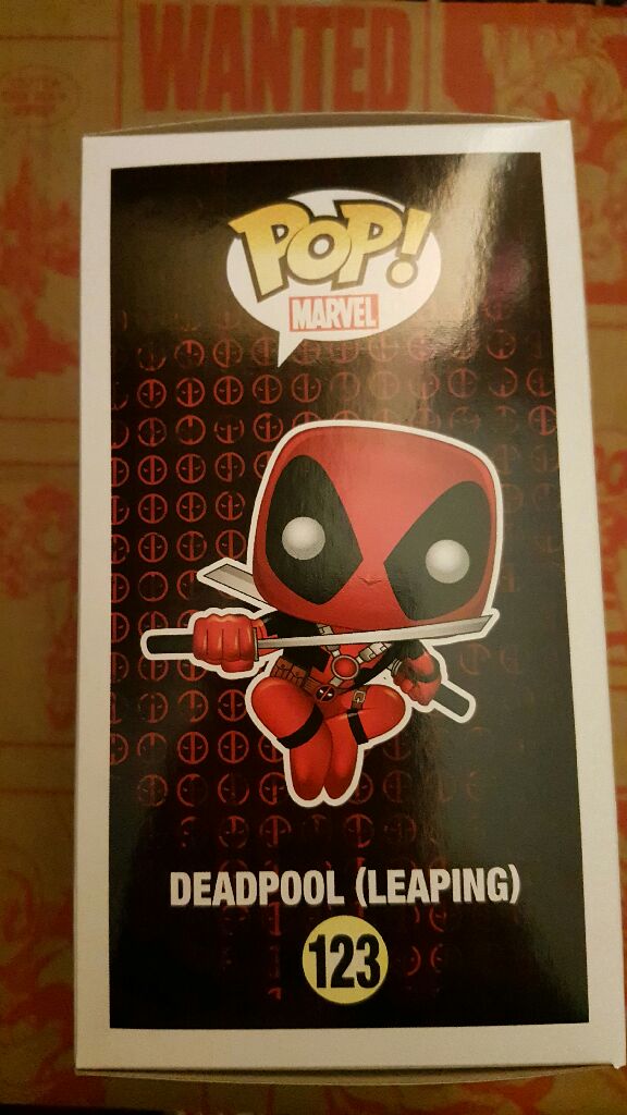 DEADPOOL (LEAPING) - Marvel Universe vinyl figure collectible - Main Image 2
