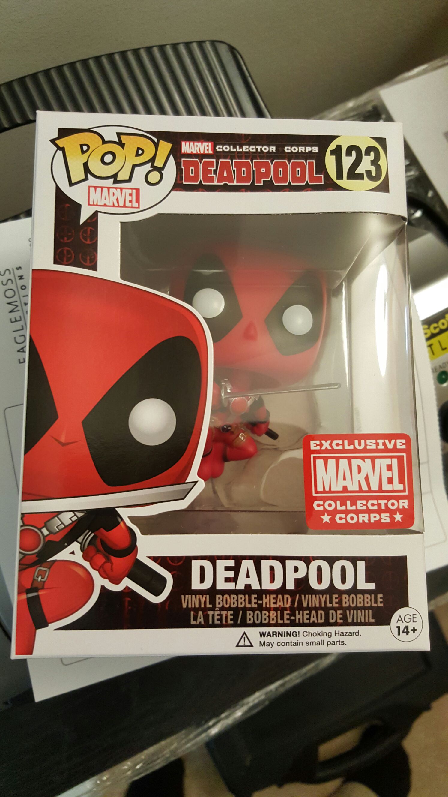 Deadpool - Deadpool vinyl figure collectible - Main Image 2