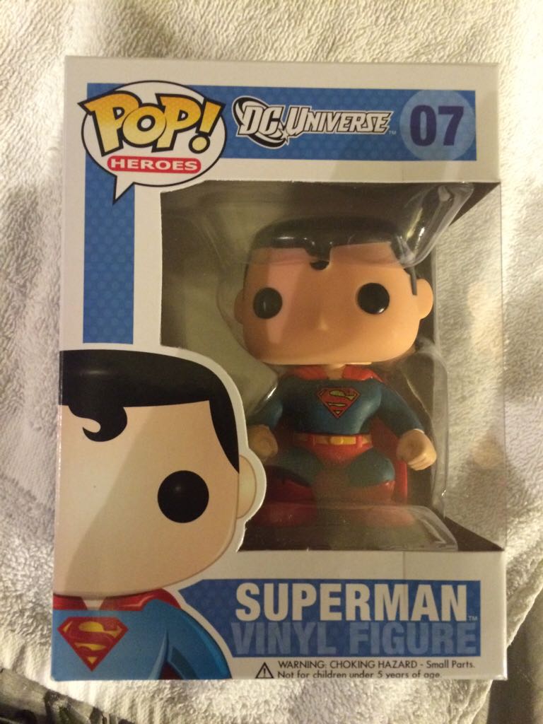 Superman - DC Universe vinyl figure collectible [Barcode 762112031128] - Main Image 2