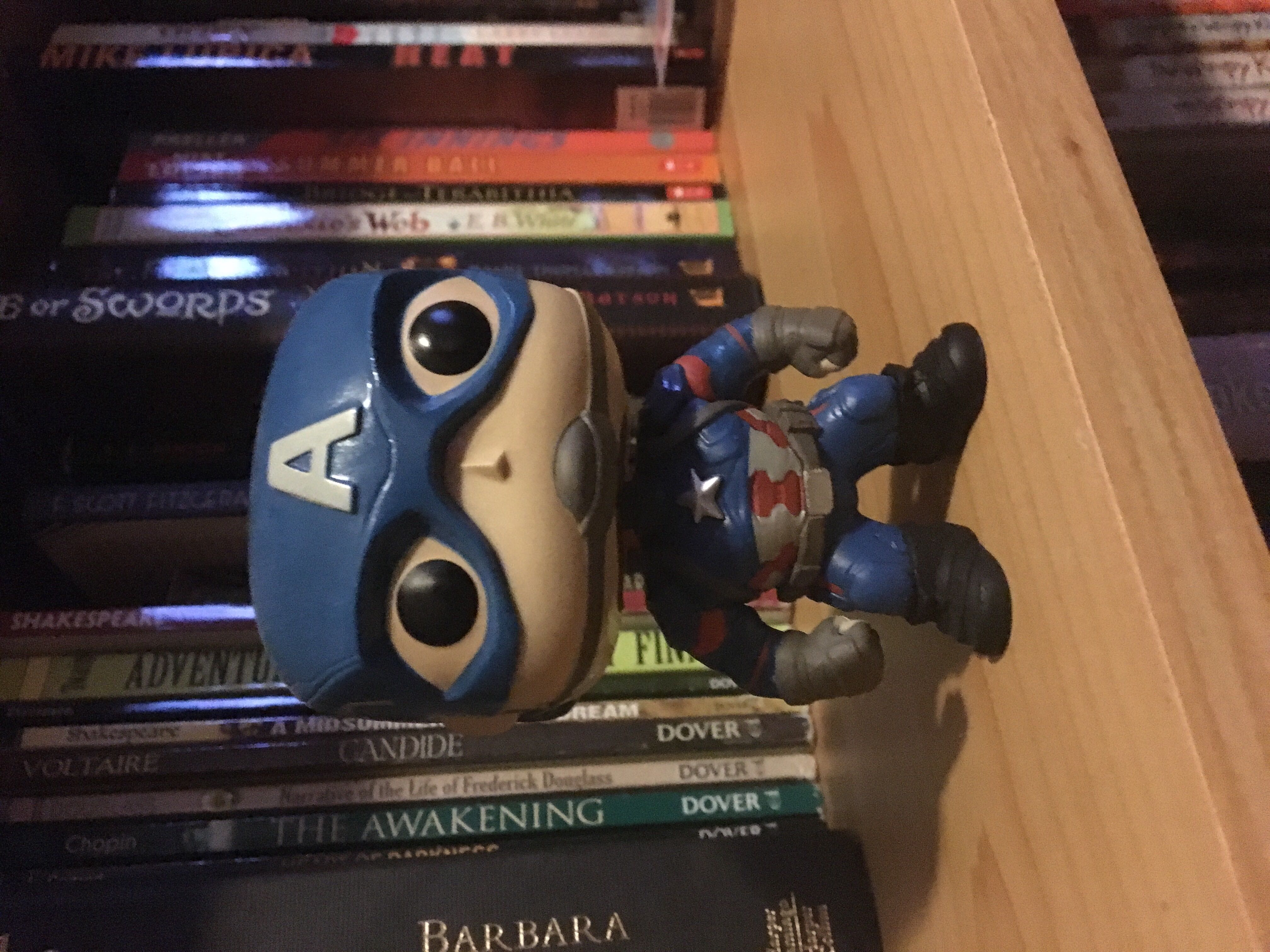 Captain America - Captain America vinyl figure collectible [Barcode 849803072230] - Main Image 3